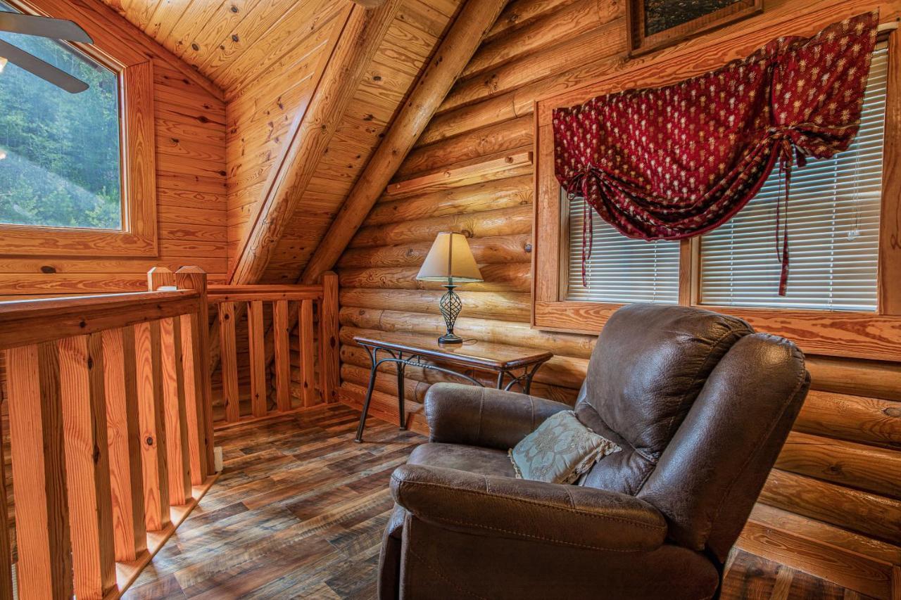 Great Wolf Cabin In Pigeon Forge!ヴィラ エクステリア 写真