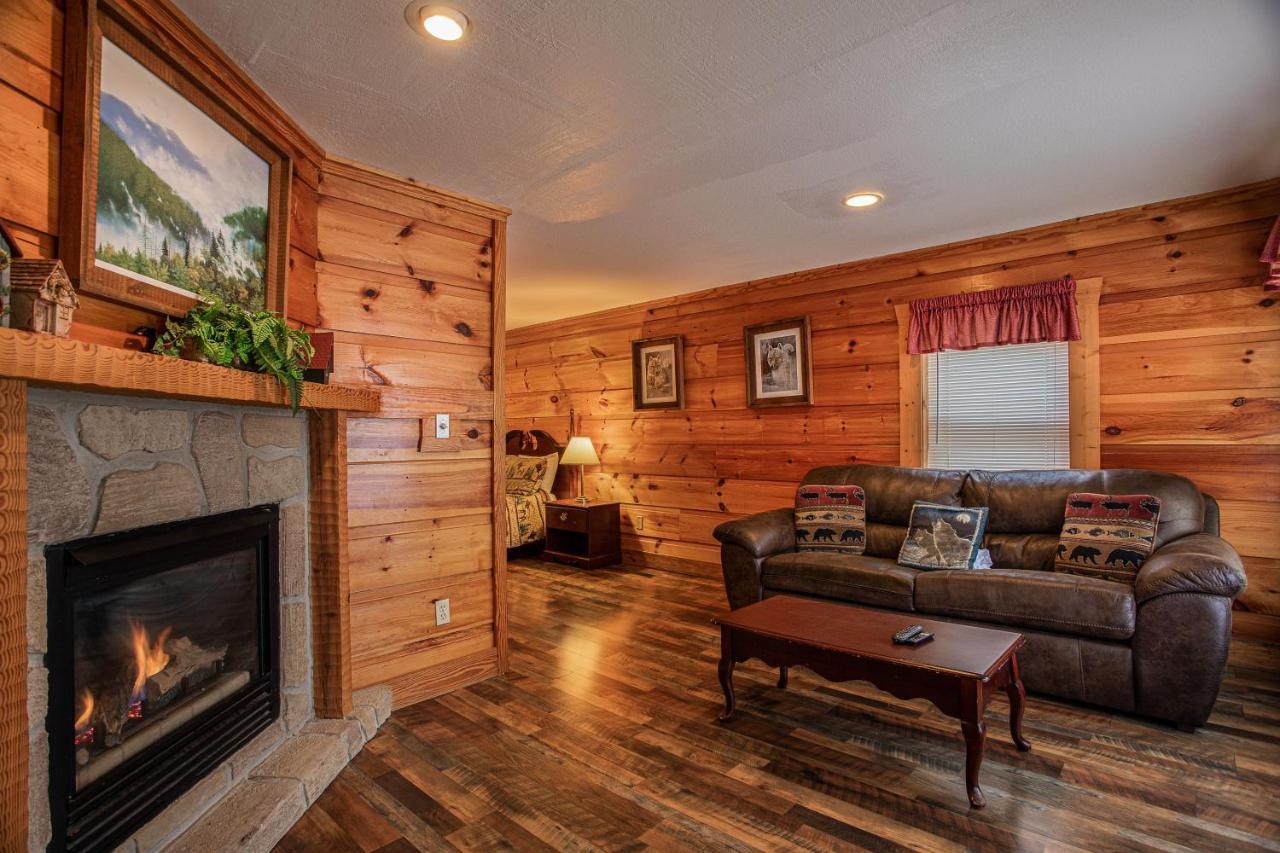 Great Wolf Cabin In Pigeon Forge!ヴィラ エクステリア 写真